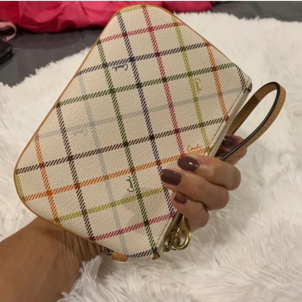 COACH CORNER ZIP WRISTLET